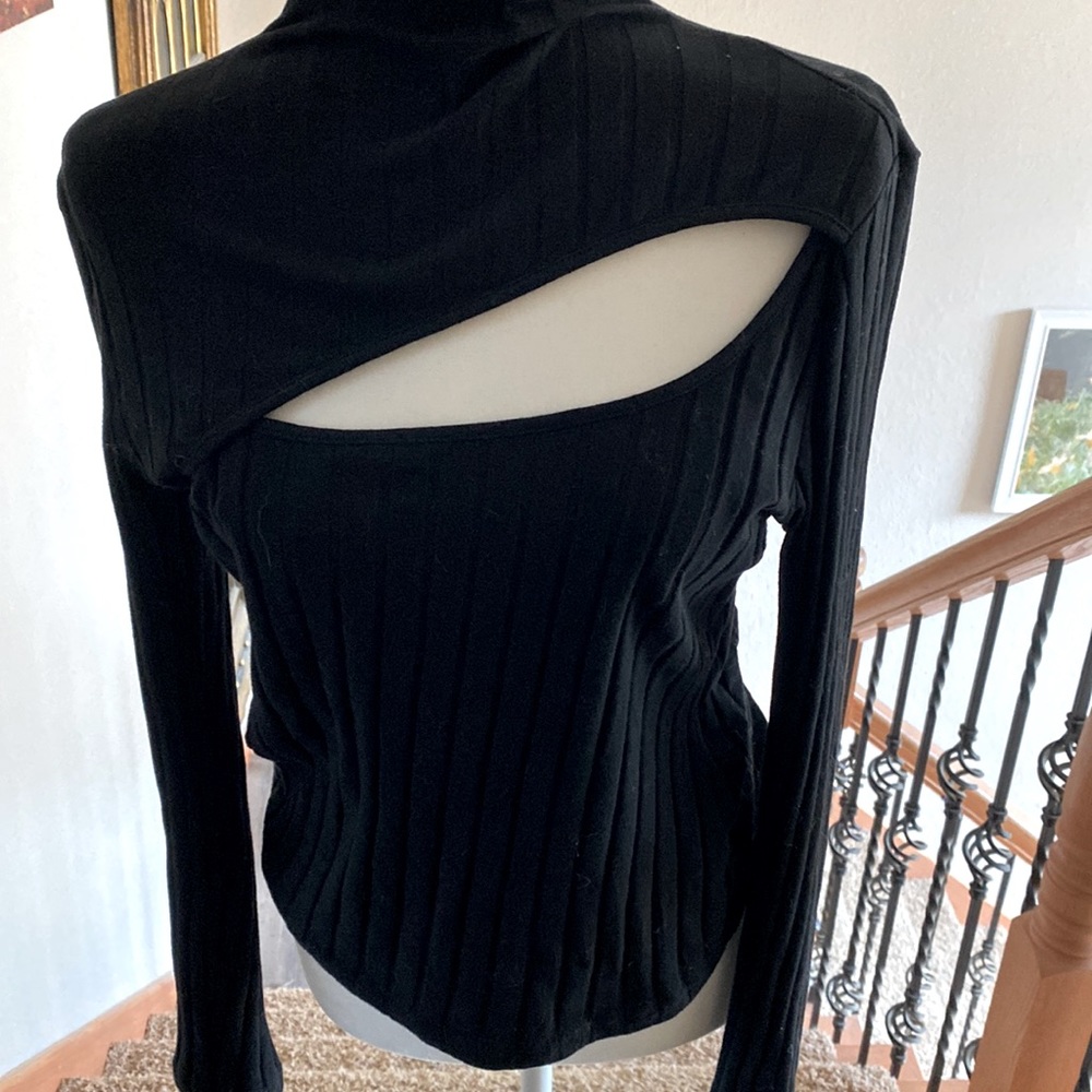🖤Cut Out Stretchy Mock Neck🖤